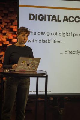 Carme in front of a 'Digital accessibility' slide